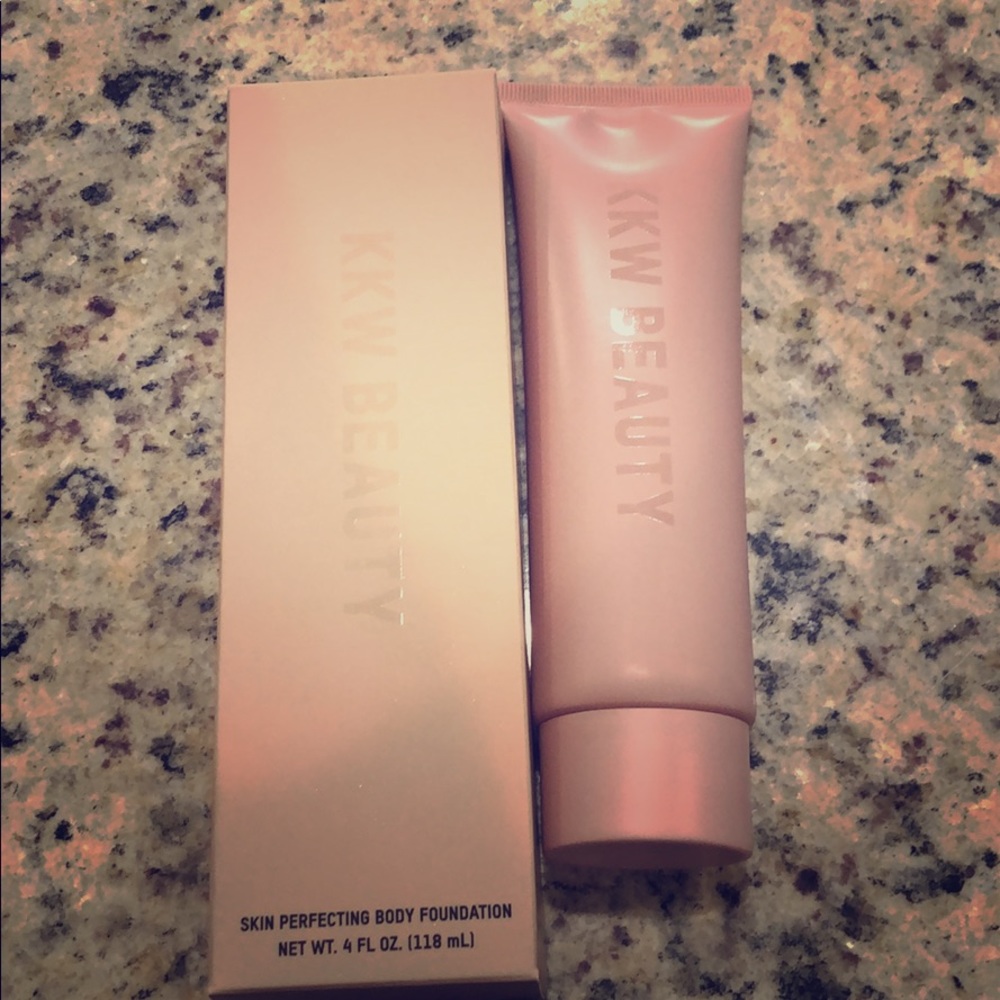 Kkw skin perfecting body FOUNDATION ❤️💕